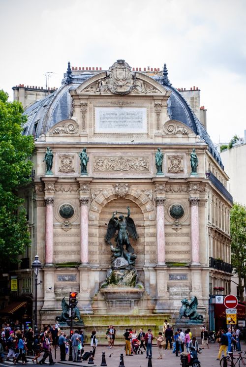 paris tourism monument