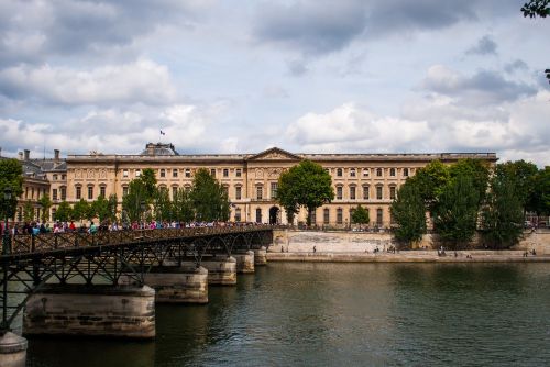 paris tourism monument