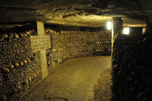 paris catacombs cemetery