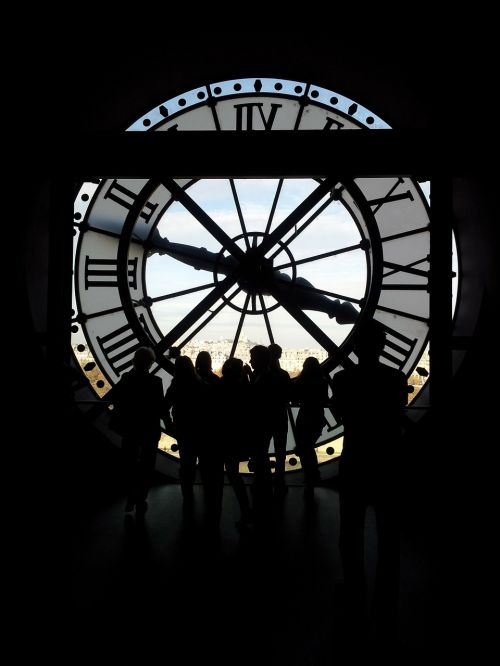paris clock time