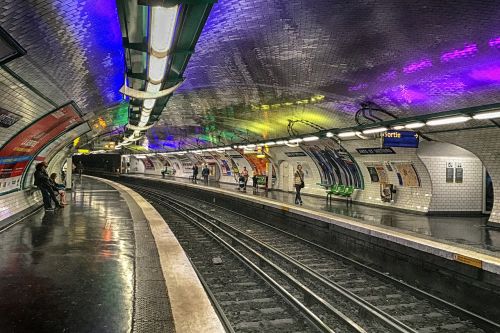 paris metro station