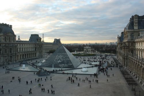 paris louvre france