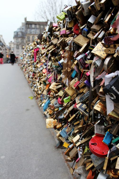 paris love locks padlocks