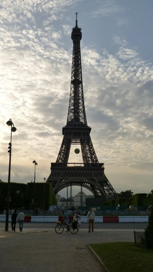 paris eiffel tower steel structure