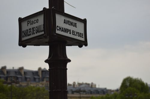 paris tourism street