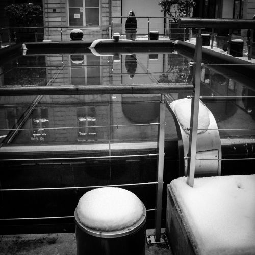 paris street courtyard