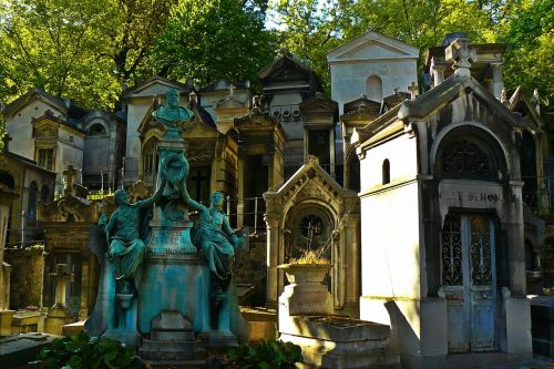 paris cemetery tomb