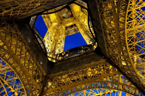 paris eiffel tower below