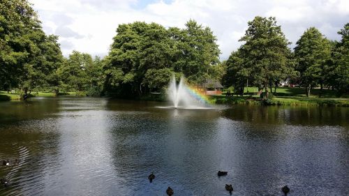 park pond fountain