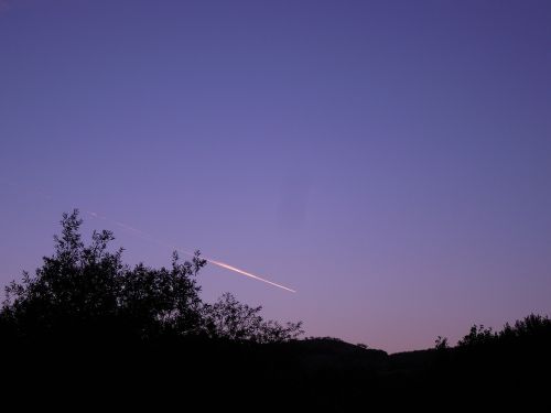 park contrails sky