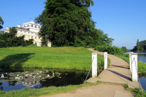 park wörlitz castle bridge