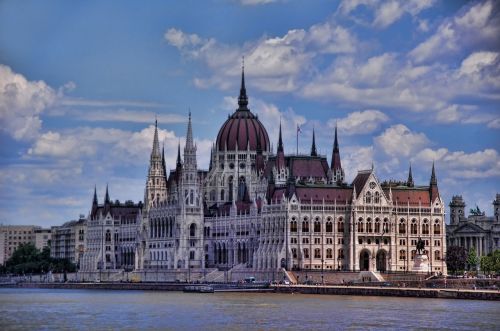 parliament budapest danube