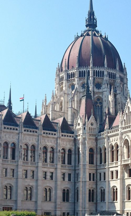 parliament budapest building