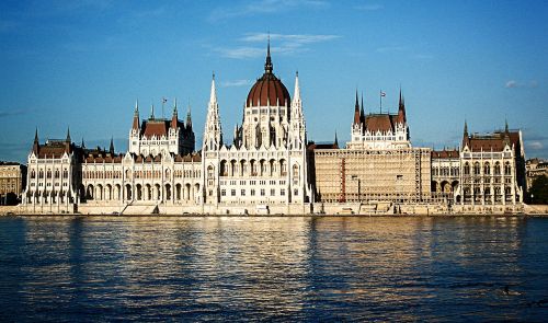 parliament building budapest travel