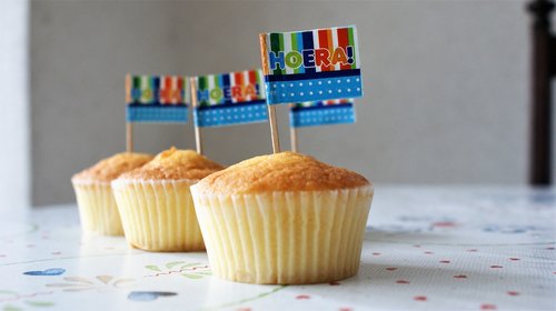 party  cake  flag