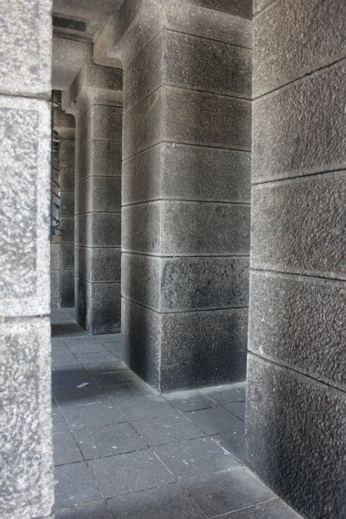 passage pillars monument
