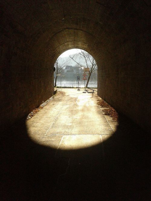 passage tunnel light