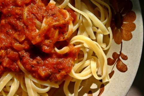 pasta noodles tomato sauce