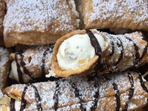 pastry french cannoli