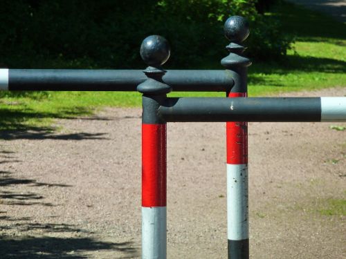 pedestrian railings barrier red white