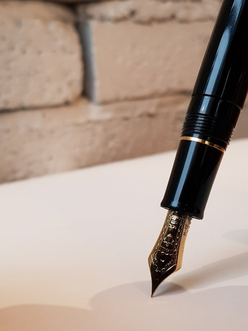 pen  fountain pen  black
