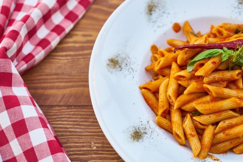 penne pasta plate