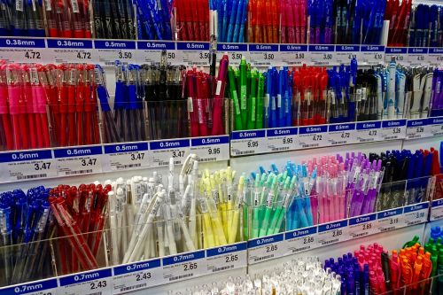 pens display shopping