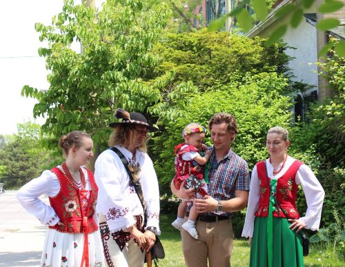 people family reunion costumes highlanders