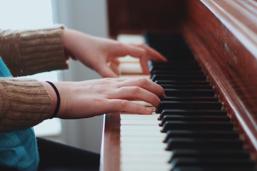 people hands piano