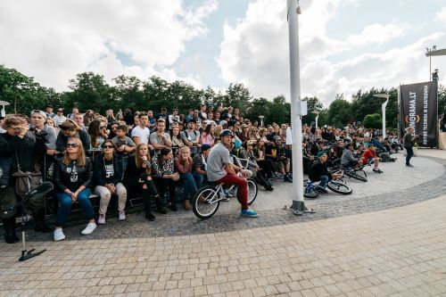 people skate bike