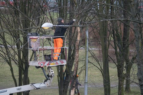 people  street  lamp