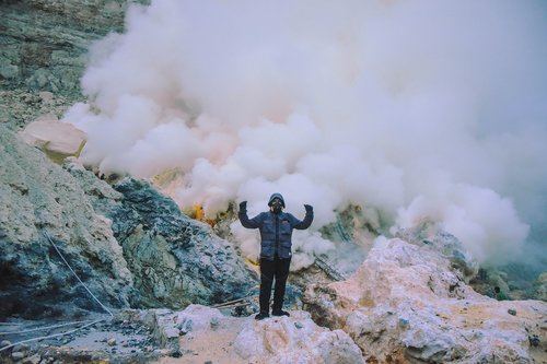 people  crater  indonesia