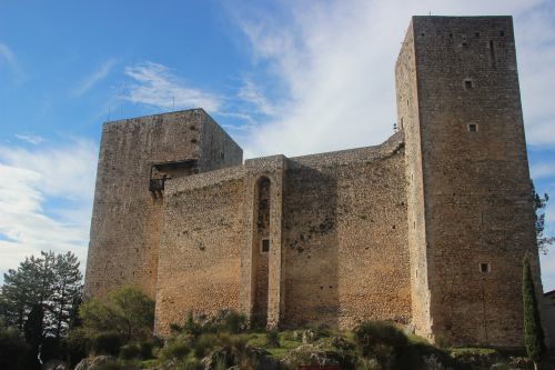 pereto colonna castle column