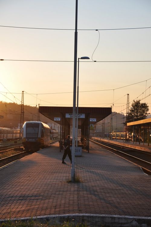 peron railway station railroad tracks