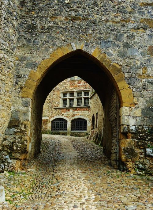 pérouges village good looking