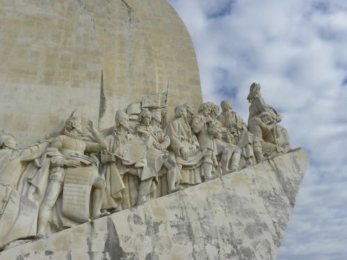 perspective monument sky