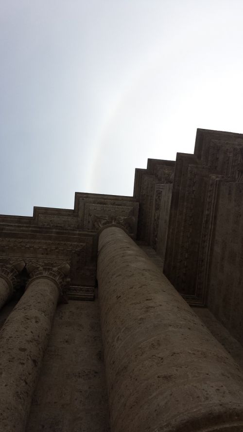 perspective sun ray columns
