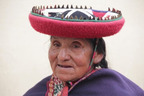 peru woman color