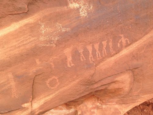 petroglyphs canyonlands utah