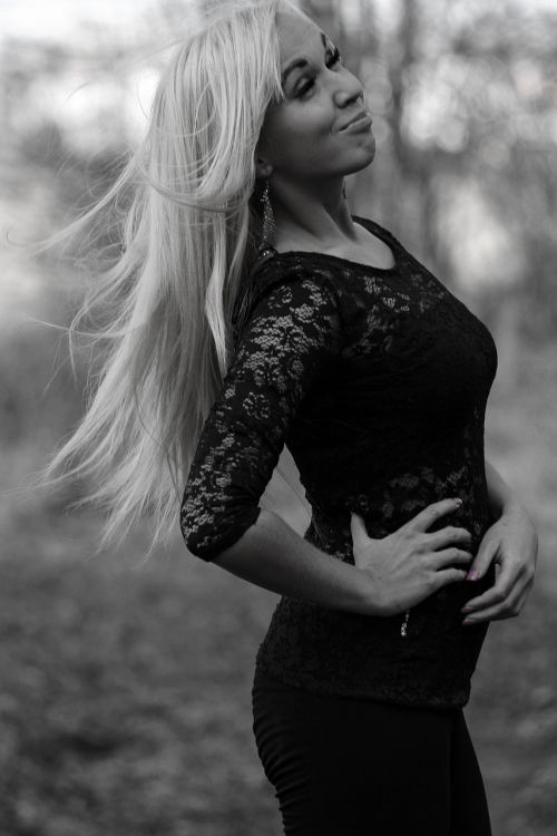 photo shoot with edit black and white photo blonde
