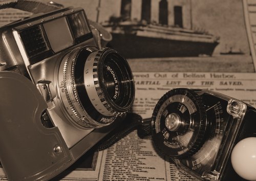 photography  vintage 35mm film camera  exposure meter