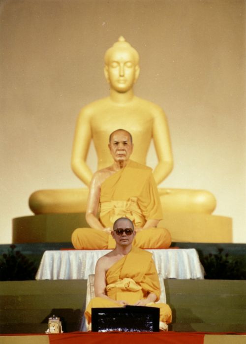 phrathepyanmahamuni buddhist top