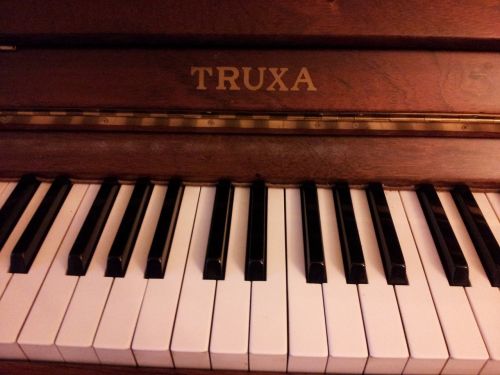 piano keys piano keyboard
