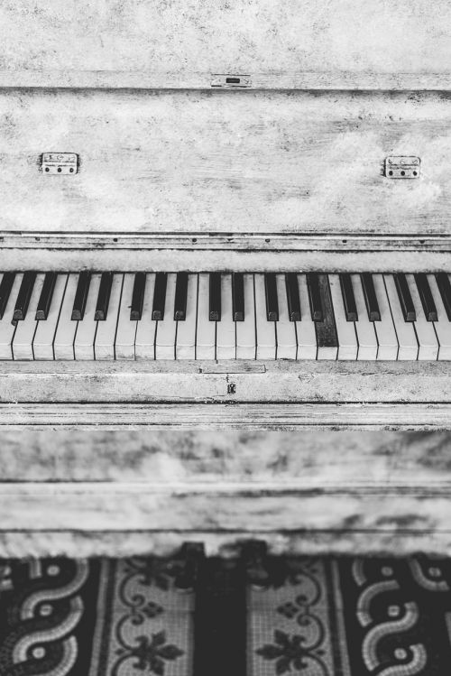 piano instrument music