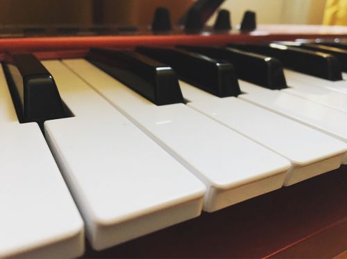 piano keyboard musical