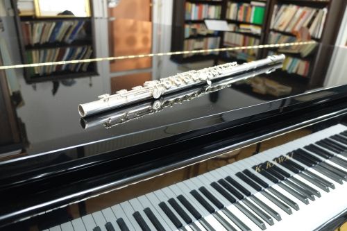 piano music flute