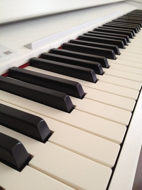 piano  keyboard  white