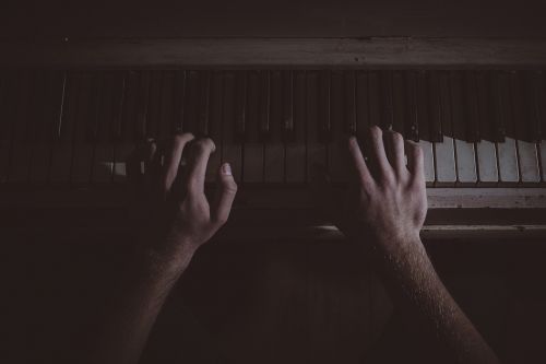 piano pianist playing