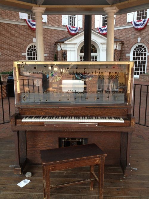 piano historic downtown
