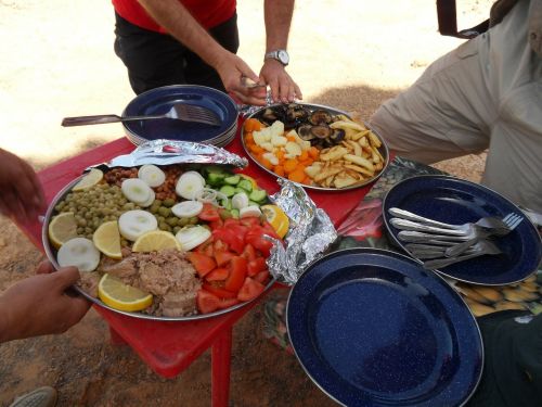 picnic eat food